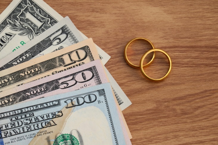 Two golden wedding bands and $166 in cash
